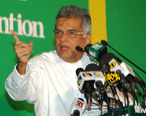 VIDEO: UNP protest also to send KP in and take Fonseka out, says Ranil